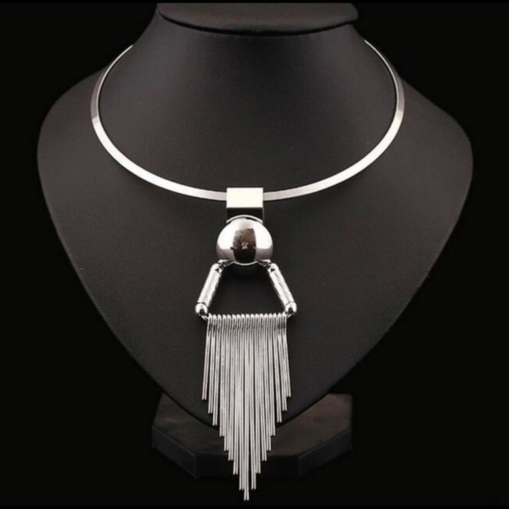 Essential necklace